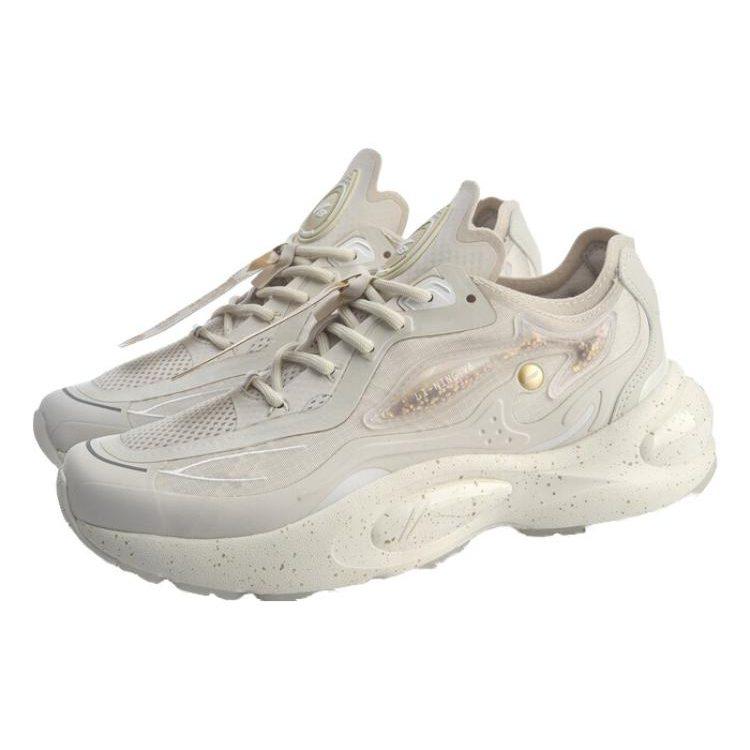 Li Ning V8 1.5 Fabric Slip Resistant, Abrasion Resistant, Lightweight Low top Running Shoes Women's White Gold ARHQ058-3