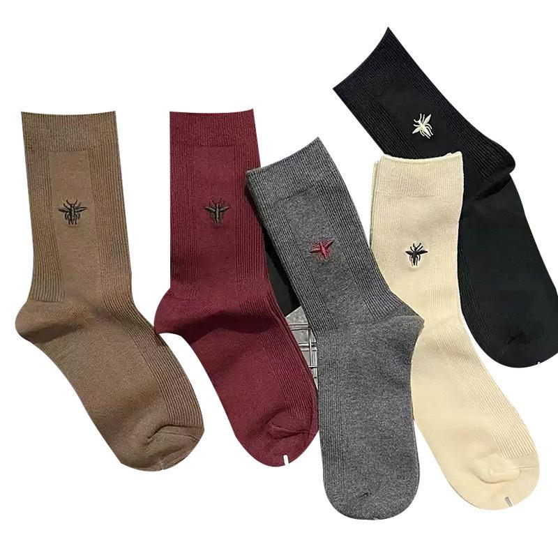 The Show European Goods Are Small Bee Embroidered Double Needle Vertical Socks For Encores Red Tube Piles Of Socks