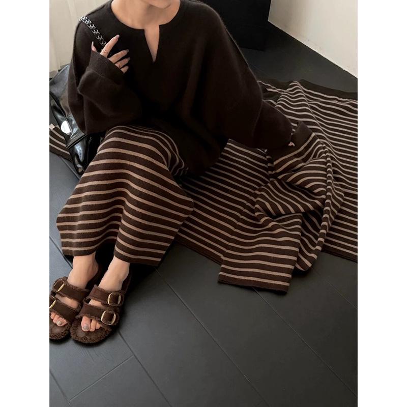 

2025 Autumn/Winter European Korean-Style Raccoon Fur Knit Sweater & Striped Skirt Set for Women One Size