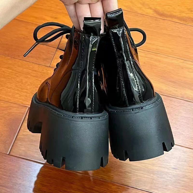 Svarte Martin-støvletter dame høst 2025 nye tykksålede høyhælte korte støvletter søte kule små korte støvletter lokomotivstøvletter ins
