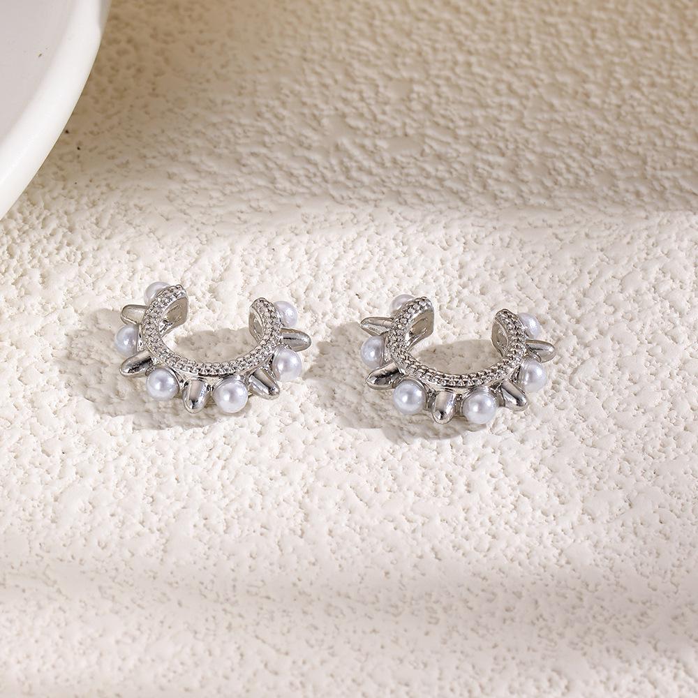 

Набор из 4 модных ретро-клипс, сережек и клипс с искусственным жемчугом, покрытым медью 18 карат, в виде ушных косточек — прокол не требуется.