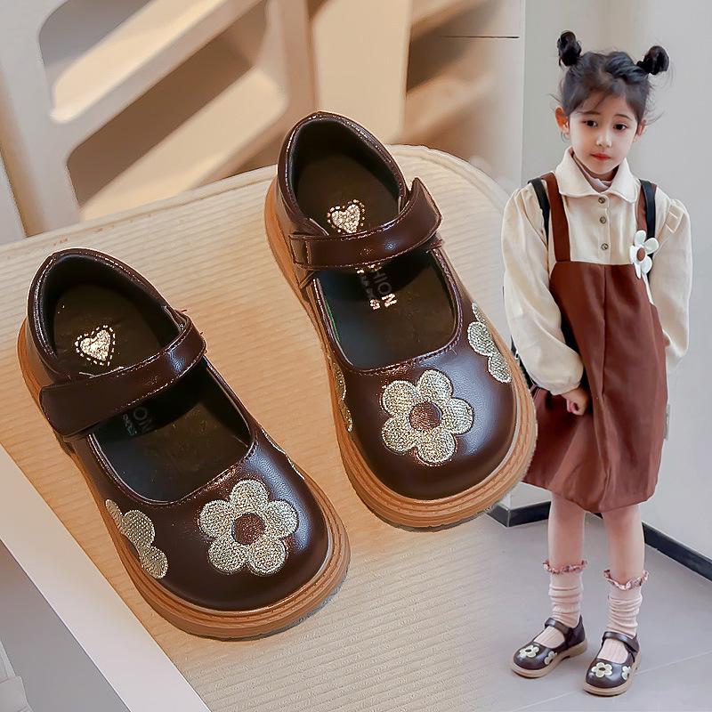 Nové dívčí módní univerzální západní princeznovské boty v korejském stylu s vyšívanými květinami pro volný čas