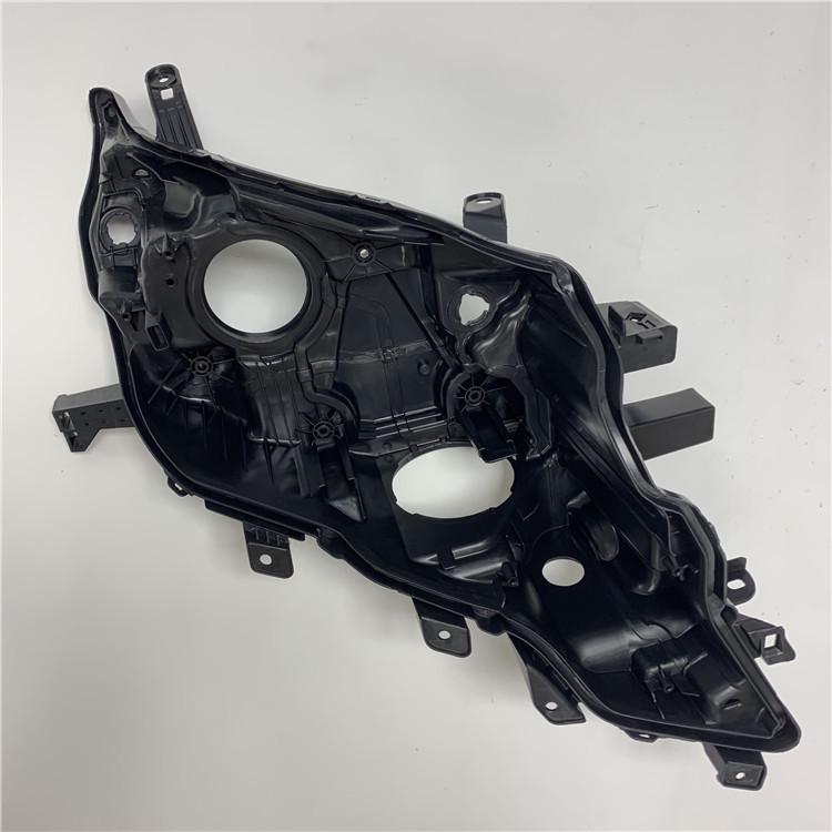 

Черная пластиковая задняя крышка для фары Prado 2014-2017 годов High Configuration Passenger Side (Right)