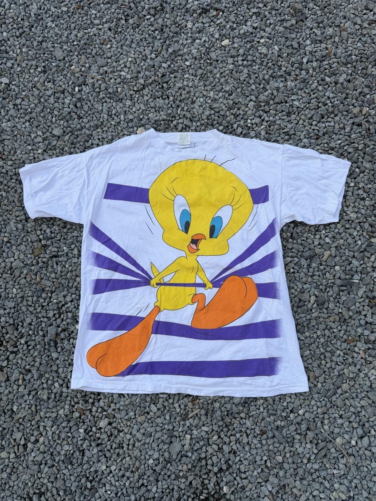 Vintage 90’s Looney Tunes Looney Toons Tweety Bird AOP Men’s White Shirt Large Unisex T-Shirt M