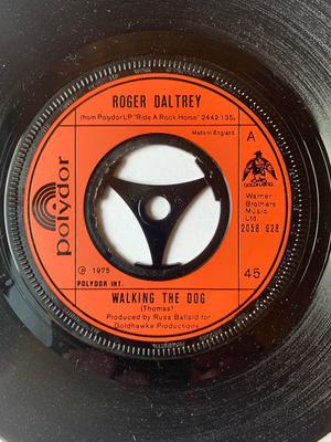 Disque 7 pouces ROGER DALTREY - Walking The Dog 2058628 Polydor 1975 UK Rock Occasion