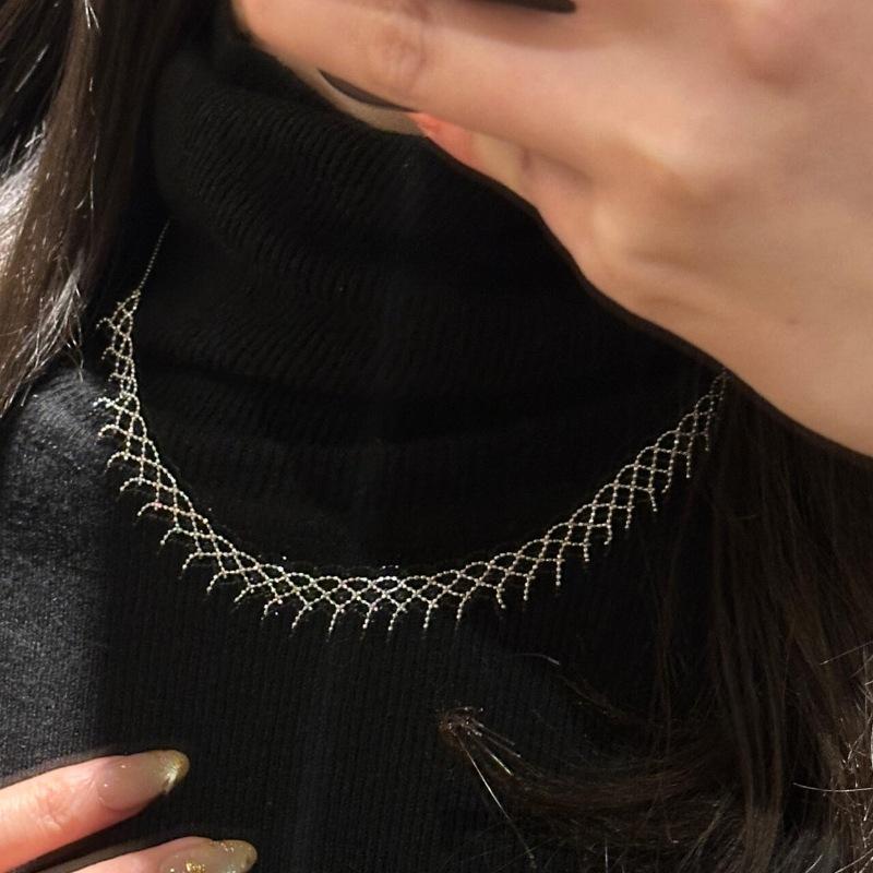 

Ретро Великолепное Блестящее Кружево Плетение из Бисера Сетчатое Ожерелье Дворцовый Стиль Высокое Качество Многослойная Цепочка Ювелирное Изделие Подарок 45cm