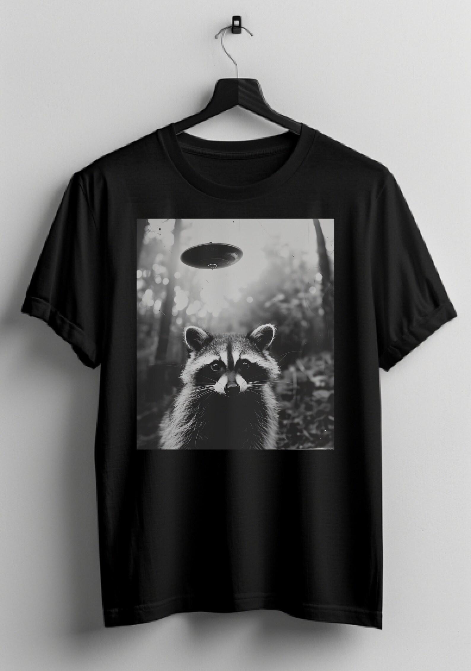 Raccoon UFO T-Shirt: Funny Alien Meme Retro Tee S