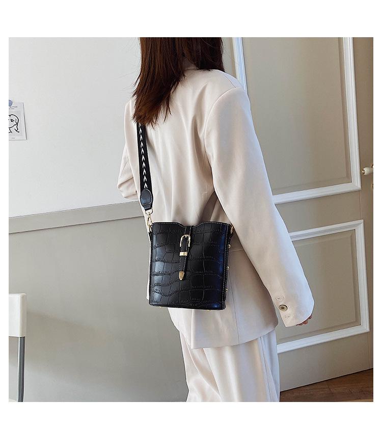 SCIONE Net Red Small Bag Female Version Wild Stone Texture Messenger Bag Atmospheric Fashion Bucket Bag