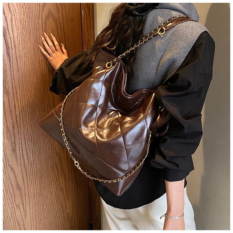 IELGY Oil Leather Retro Large-Capacity Tote Bag Loose Commuter Shoulder Portable Bucket Bag