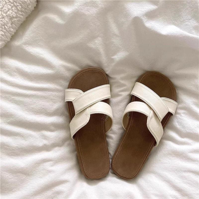 

French slippers women s summer wear fashion 2025 new casual versatile skirt flat bottom seaside beach cool slippers 40 бежевый