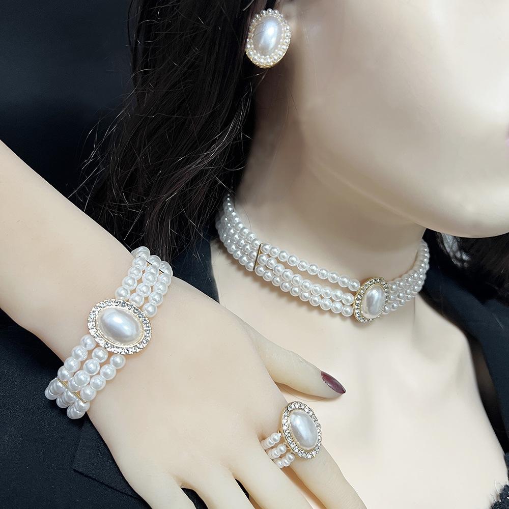 

Five-piece set of high-end luxury retro pearl jewelry with diamonds, environmentally friendly alloy, elegant bracelet, necklace.