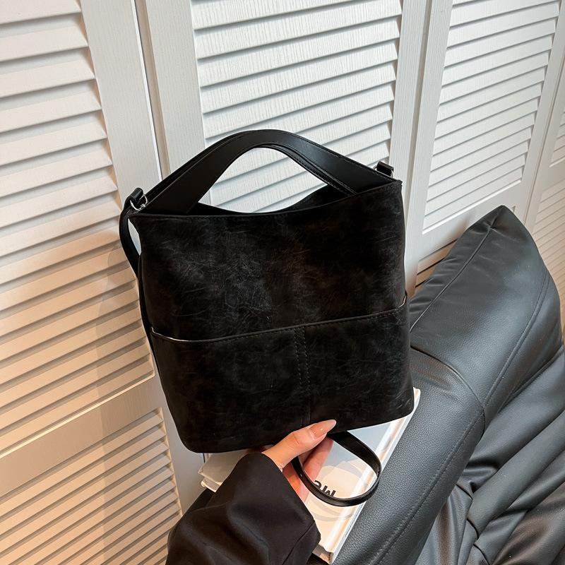 Popular versatile handbag bag women's new autumn and winter retro shoulder messenger bag commuter bucket bag