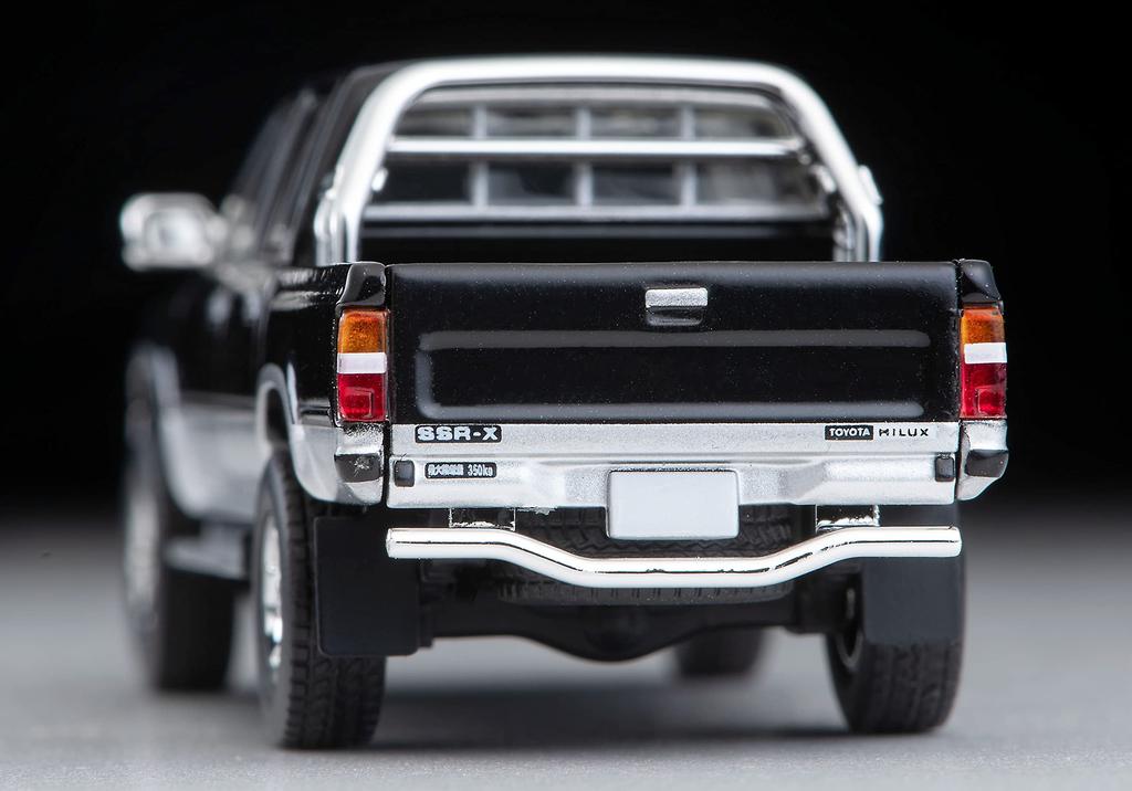 Tomica Limited Vintage Neo Toyota Hilux 4WD Pickup s dvojitou kabinou Vybavený vůz 95letý hotový produkt 324652 1/64 LV-N255c SSR-X černá/stříbrná