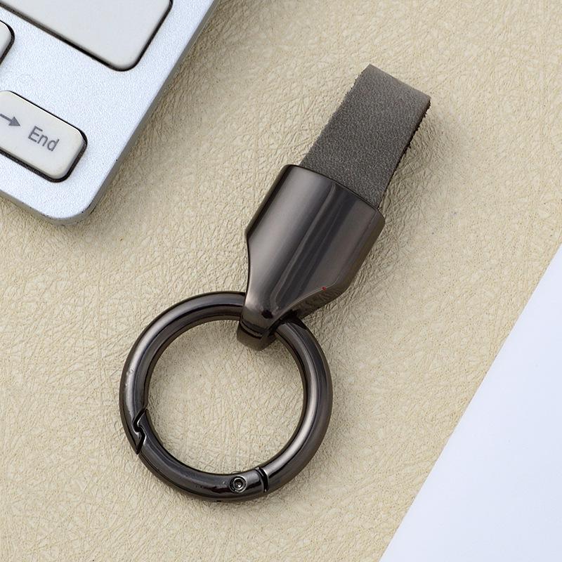 Vlastní přívěsek na klíče z matné hovězí kůže: Jednobarevný kovový kroužek na klíče od auta z kůže
