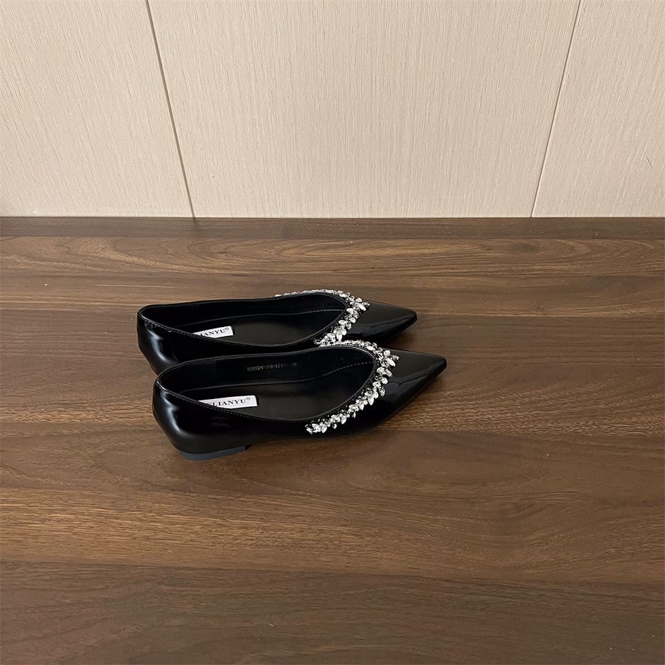 Black versatile rhinestone soft sole inner height increase shallow mouth single shoes women's autumn 2025 new pointed Mary Jane single shoes