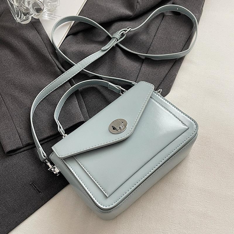 

Popular high-end oil wax leather portable small square bag Korean casual temperament versatile commuter messenger women s bag