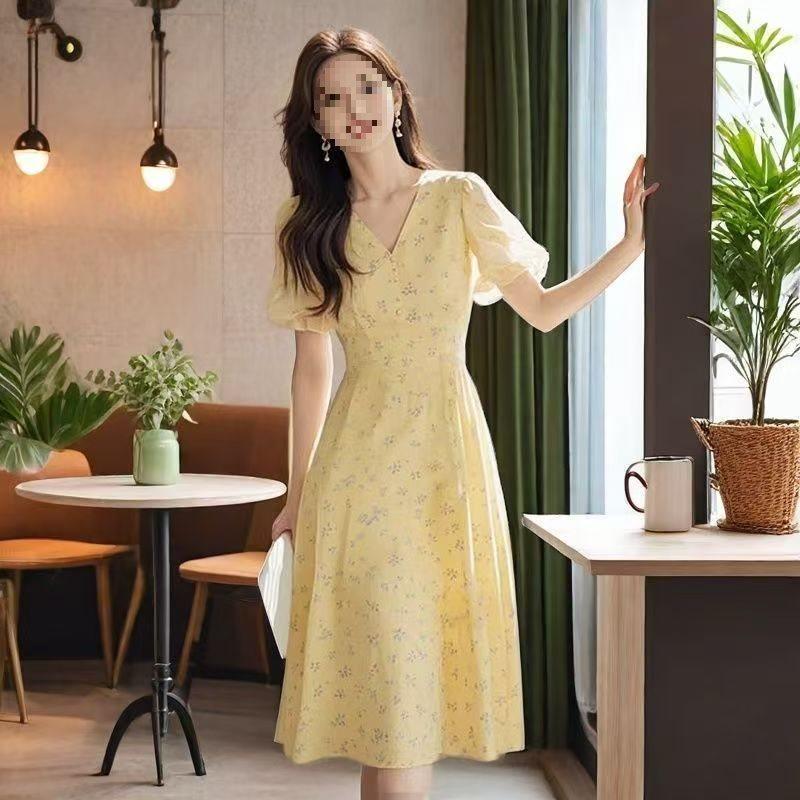 Vintage Floral Knit Dress With Vneck And Short Sleeves For Women Spring 2025