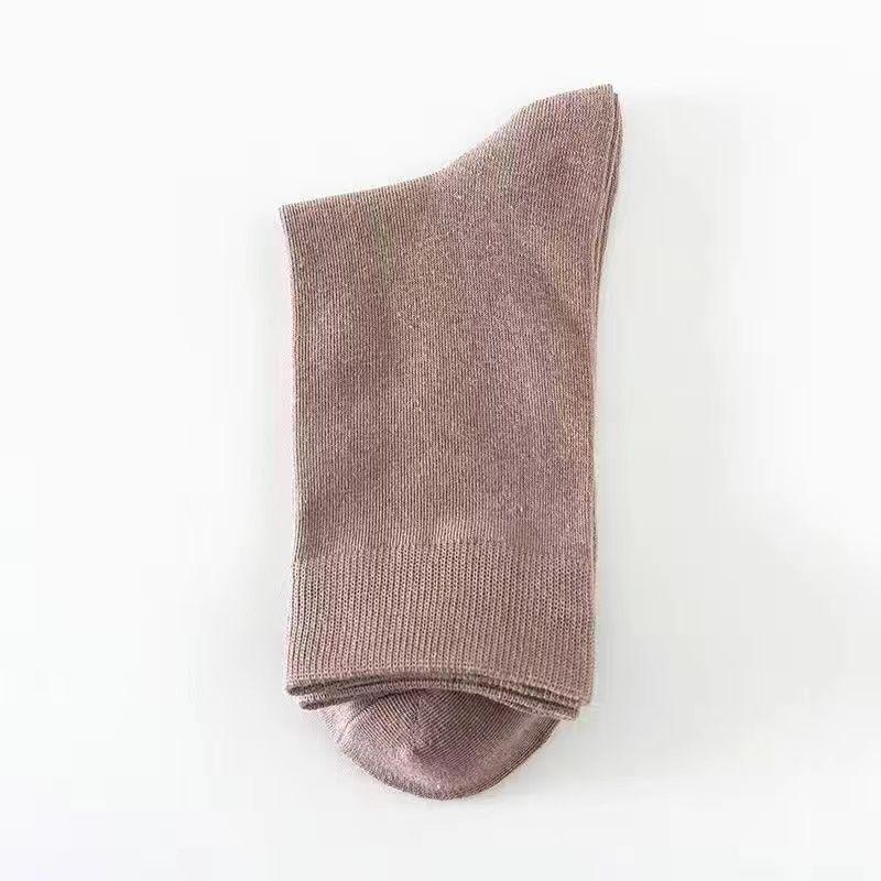 Men's Versatile Black Mid-Tube Socks - Solid Color, Deodorant, Sweat-Absorbent, Ideal for Spring, Autumn, and Summer.