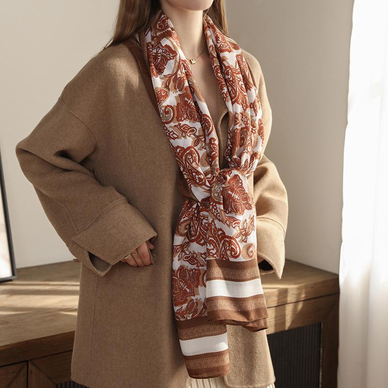 Autumn and winter high-end temperament fashion air-conditioned room shawl retro frame cashew print scarf women