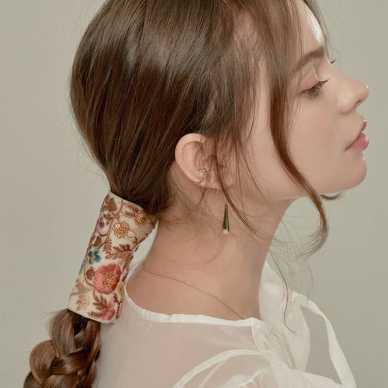 

BESTY Oriental Wildflower Wide Wave Hair Cuff Oriental Wide Hair Cuff - Mint