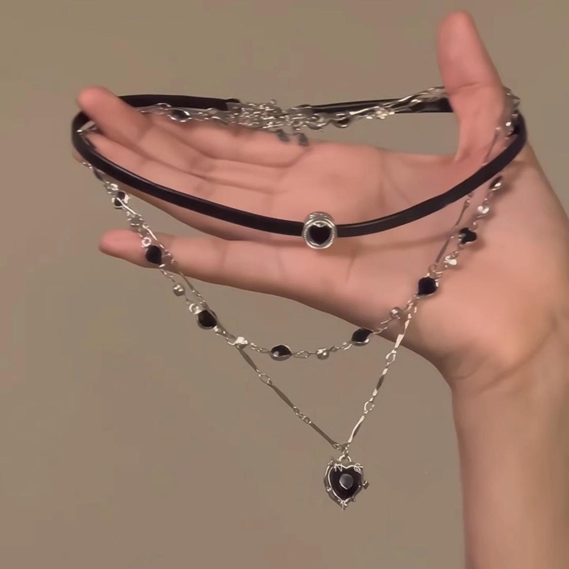 Black love multi-layer stacked necklace niche light luxury neck chain simple temperament collarbone chain sweater chain