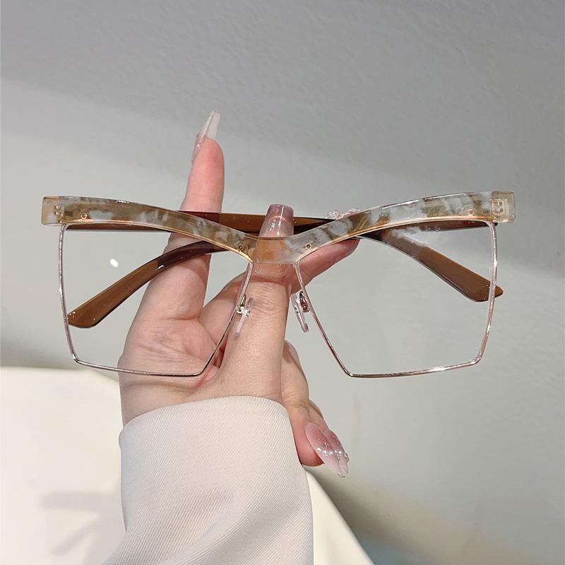 The new cat's eye large frame square flat mirror is fashionable and simple, and the eyebrow frame can be equipped with degree anti-blue glasses.