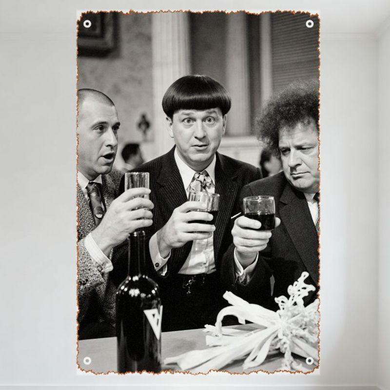 

Black and White Vintage Comedy Group Men with Drinks Metal Tin Sign, Classic Comedy Club Restaurant Home Decor, Man Cave Bar Wal 20x30cm（7.8x11.8inch）