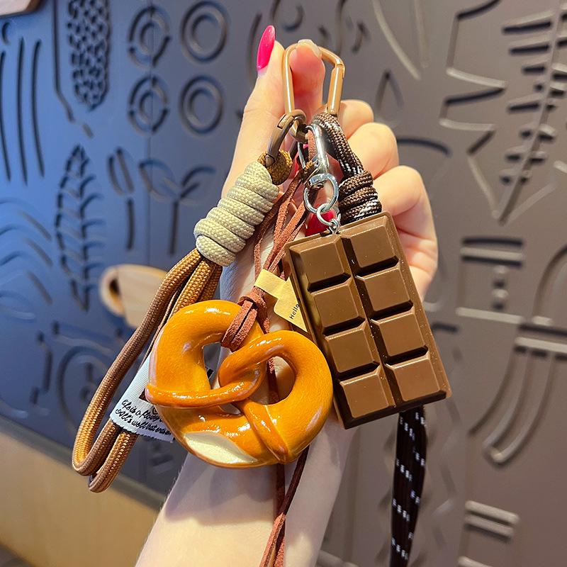 

Креативний брелок для ключів у стилі Miu з житнього хліба: Милий підвіс для пари ручної роботи, маленький подарунок