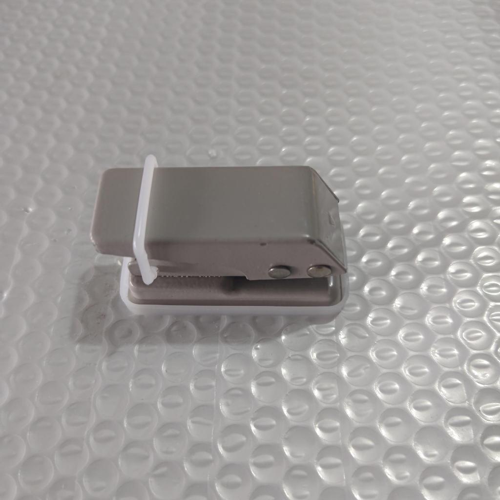 Kompakter Einlochstanzer für DIY-Papierplaner