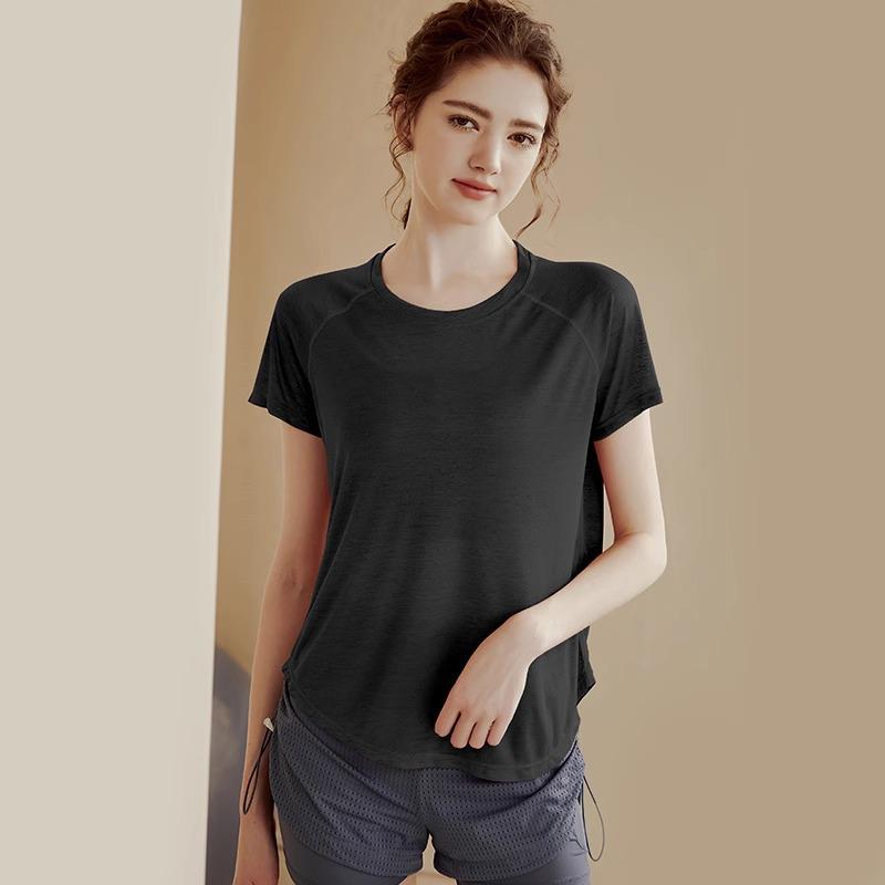 

Women s Mesh Yoga Top: Loose, Breathable, Stretchy Short-Sleeve Sports Shirt for Running and Fitness in Summer S чорний