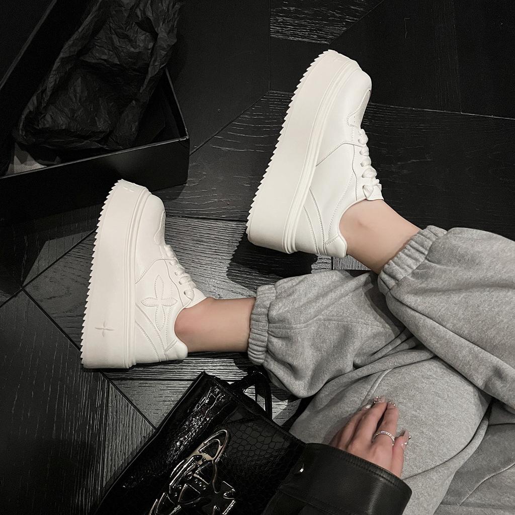 Dicke Sohle Leder Rundkopf Kleine weiße Schuhe für Damen Frühling neu Muffinsohlen erhöht High-Heel Schnürschuhe Casual Board Schuhe für Damen