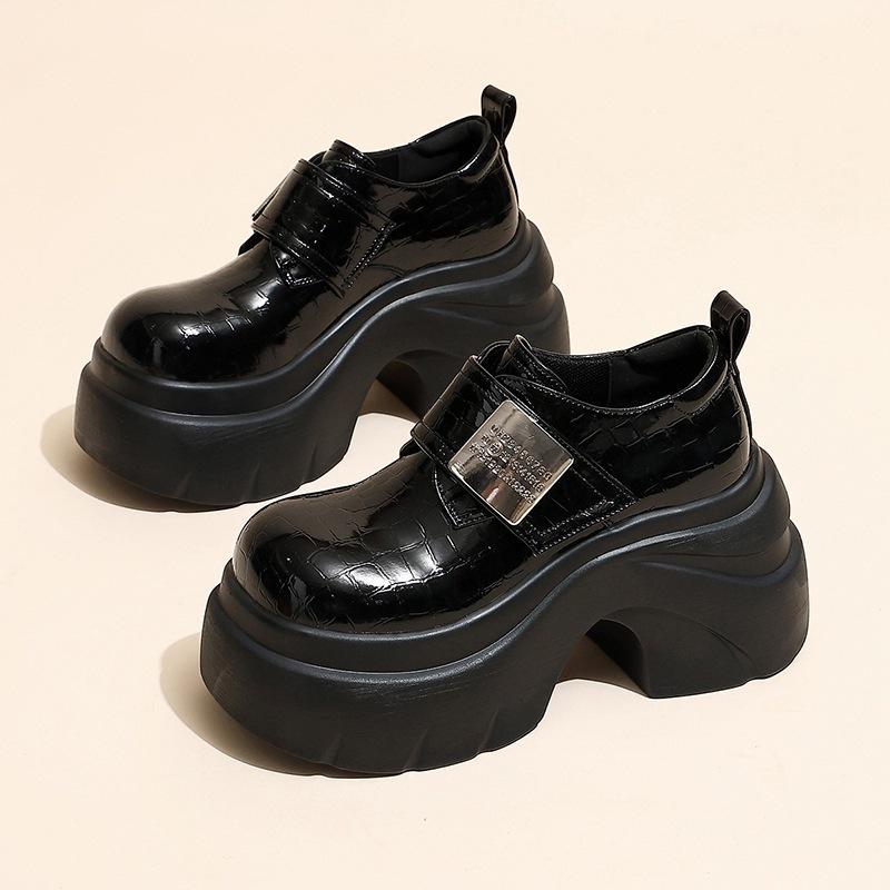 Retro British style loafers women's 2025 spring and autumn new single shoes women's small thick-soled Velcro small leather shoes