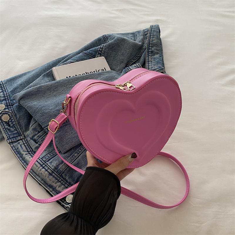 Fashionable 2024 Autumn Minimalist Colorblock Heart Shaped Shoulder Bag For Trendy Individuals