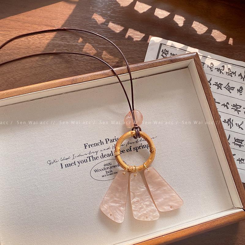 Autumn and winter Maillard coffee color smudge long necklace sweater sweater chain accessories