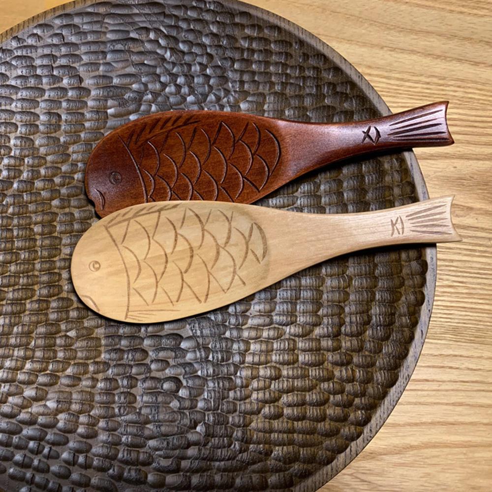 1pcs Wooden Rice Spoons Rice Scoop Paddle Cute Fish Shape Kitchen Rice Serving Spoon Wooden Utensils For Home