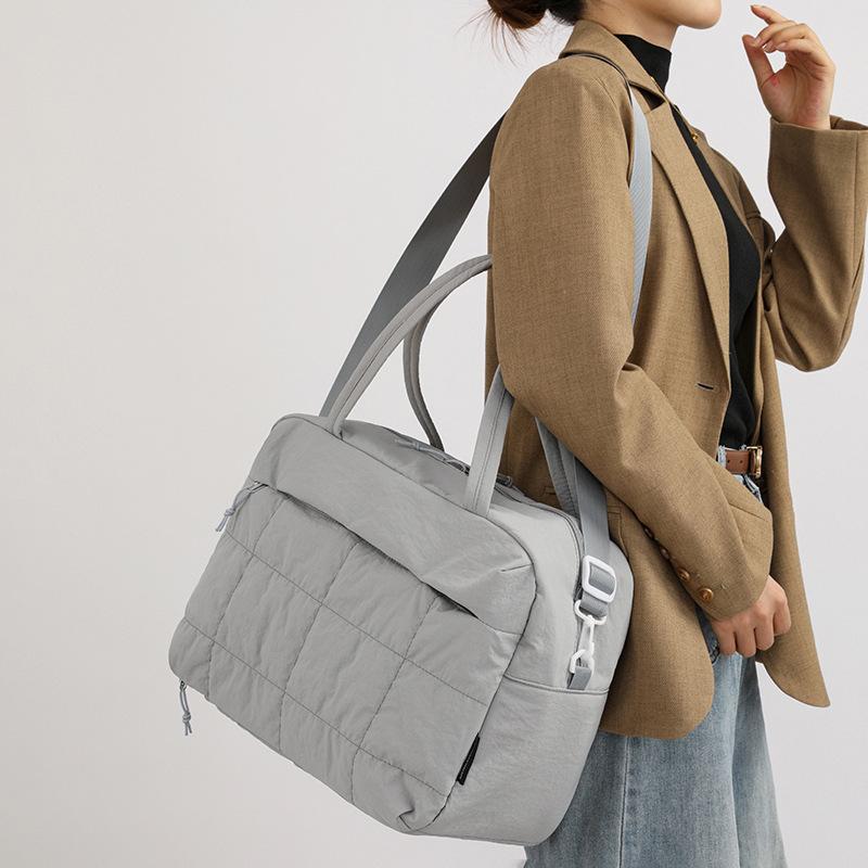New Minimalist Cloud Fitness Bag for Women, Fashionable, Lightweight, High-end Yoga Bag, Solid Color, Short Distance Travel Shoulder Bag