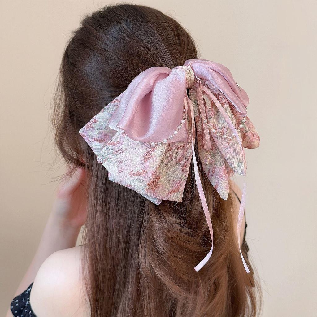 Haarklammer mit Schleife und Punkten: Elegantes Damen-Haaraccessoire