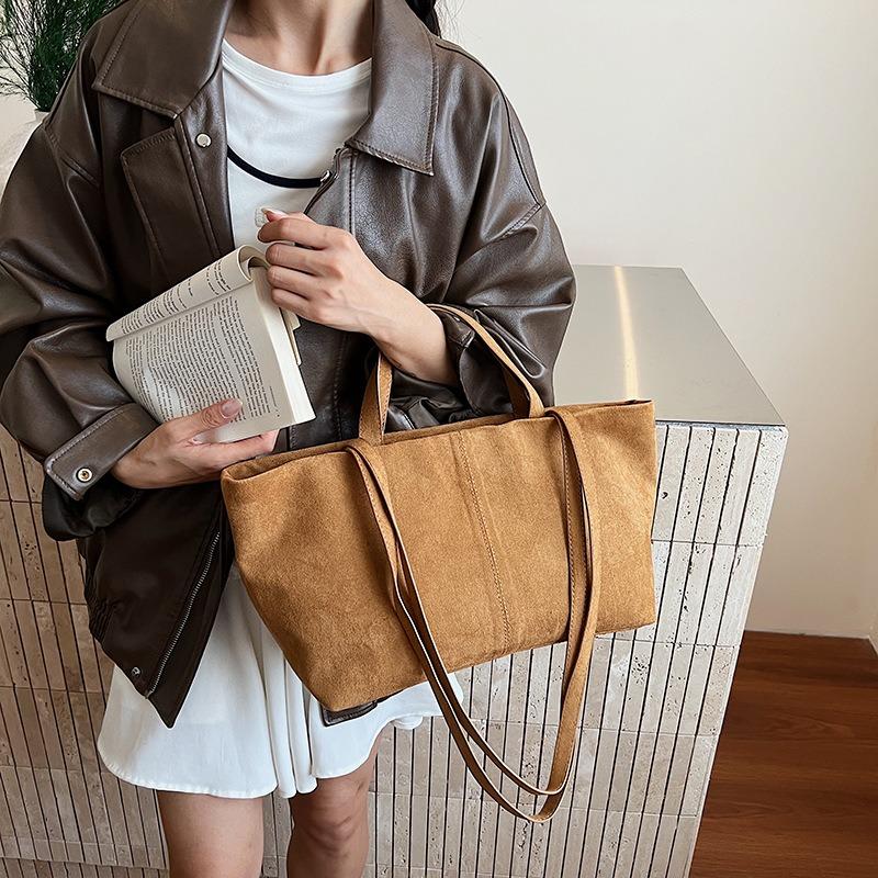 Retro light luxury niche portable tote bag women's large-capacity versatile suede commuter versatile shoulder armpit bag