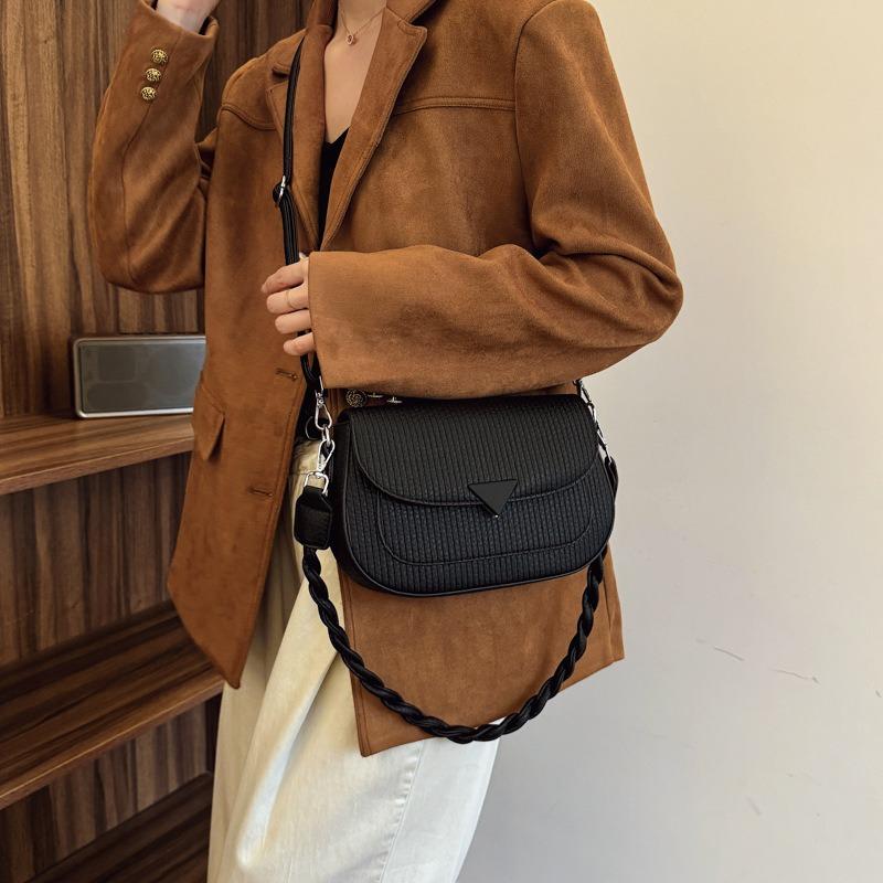 Simple and fashionable small bag women's new fashion trend shoulder bag retro casual messenger saddle bag