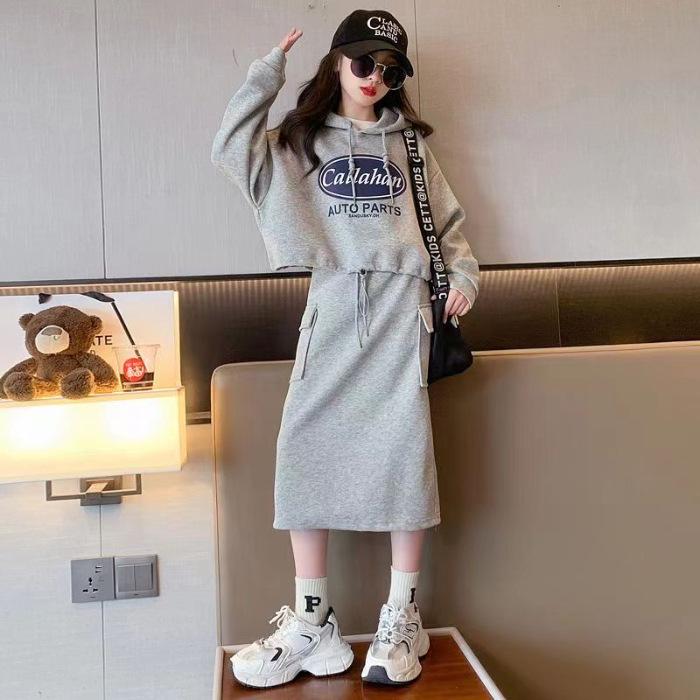 

2024 г. Модное платье из двух частей для девочек в корейском стиле с капюшоном и юбкой на весну/осень 150 cm серый