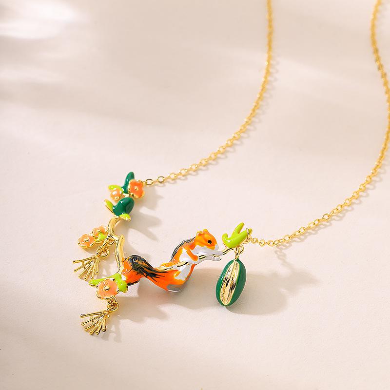 

Real gold environmentally friendly electroplating fashionable exquisite painted drop glaze squirrel nut pendant necklace high-end collarbone chain