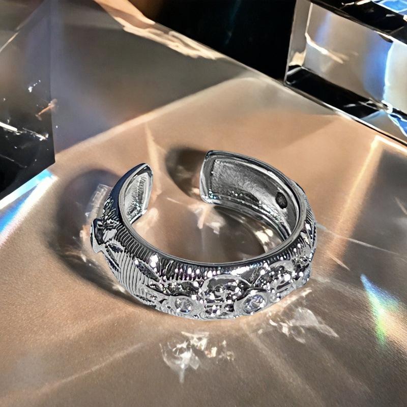 Luxuriöser Schlangenring mit vollem Diamantbesatz: Glänzende, Hochwertige Offene Kupfer Münze für Damen