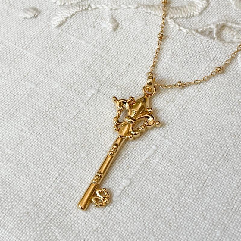 Golden Key Sacred Heart Cross Necklace Collection Niche Light Luxury Retro Accessories Single Item