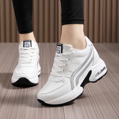 Schuhfabrik neue Frühjahr und Herbst weichsohlige Lederoberfläche Innenhöhe Erhöhung dicksohlige lässige Sportschuhe Damen kleine weiße Schuhe