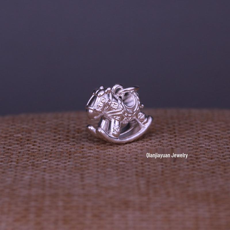 Kalp Uç Uçlu Gümüş Sallanan Atlı Atlıkarınca Kolye Ucu Kolye