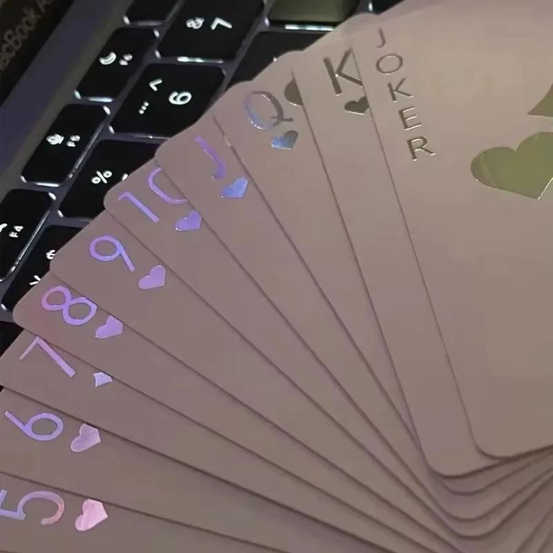 Im Dunkeln leuchtende Spielkarten Niedliche weiße Rose Limited Edition Kartenspiele Perfekt für Familienfeiern Cooles Kartenbrettspiel