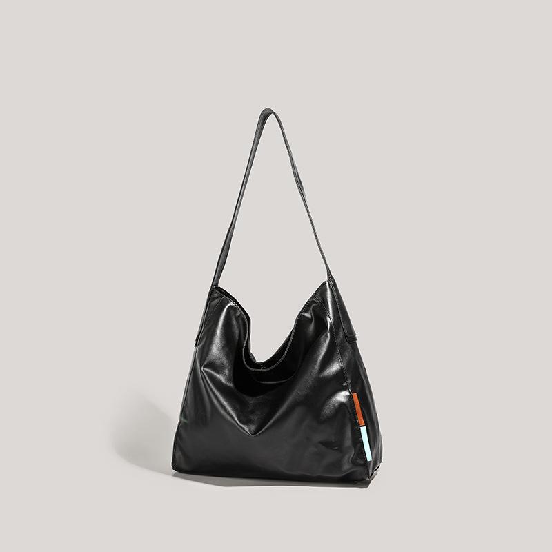 Simple new fashionable versatile large-capacity commuter shoulder bag