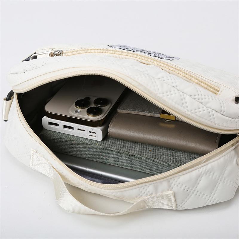 Mutterschafts-Reiseset: Großer Trolley mit Diamantmuster, Umhängetasche und Nass-Trocken-Trennbeutel