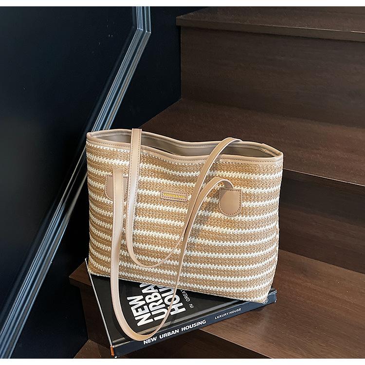

Summer large-capacity rainbow straw bag women s 2025 new fashion commuter shoulder underarm bag portable tote bag хаки