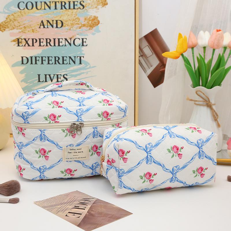 Large Capacity Quilted Floral Makeup Bag - Portable Cotton Toiletry Handbag with Cute Flower Design for Students